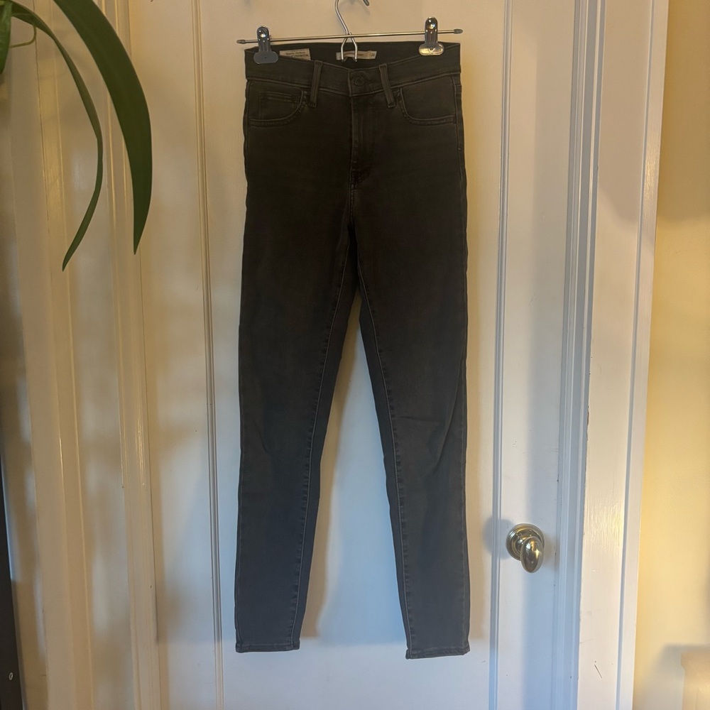 Levi's High-Rise Super Skinny jeans Size 26 Black